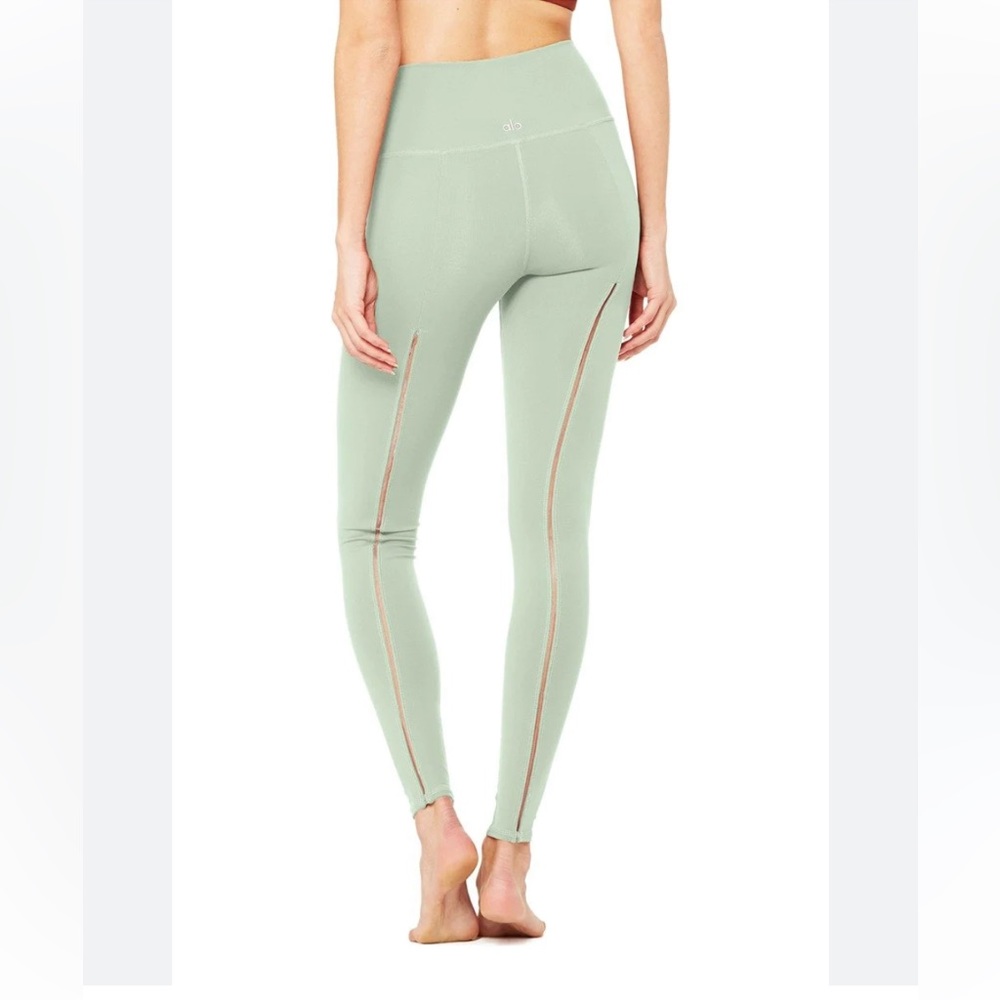 ✨SALE✨Alo Dash Leggings SMALL Sage Green Detailed Yoga Pant Stretch High Waist